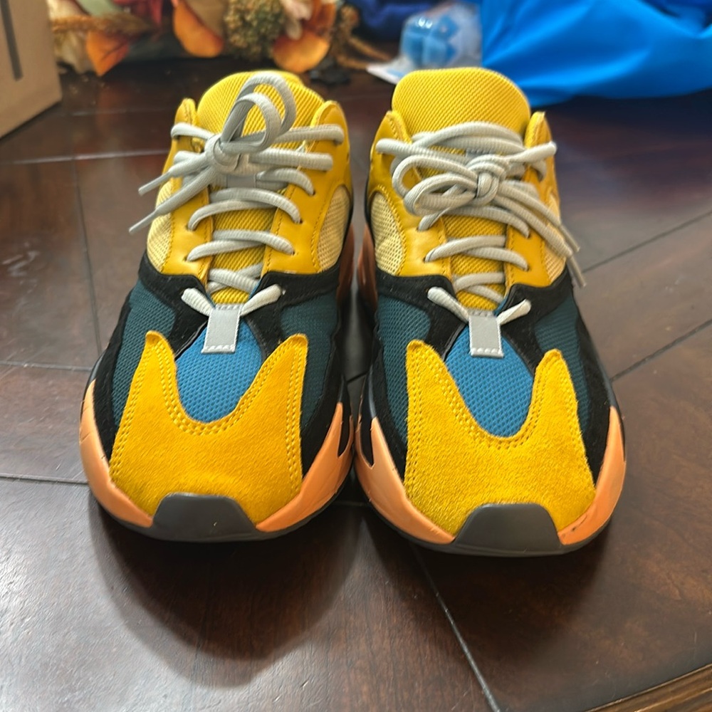 Used Yeezy Boost 700 Sun Size 9